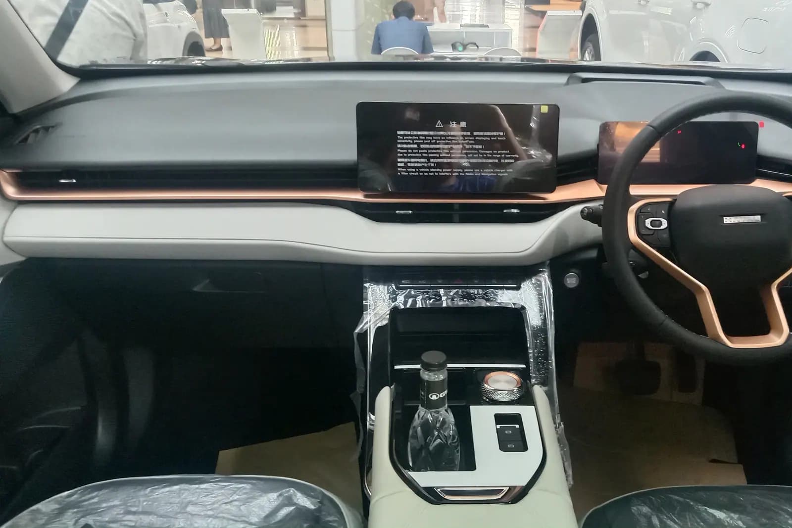 Мультимедийный экран и цифровые приборы гибридного Haval H6